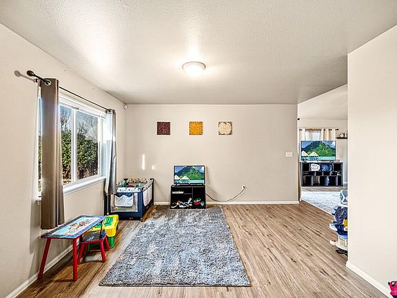 5th image of 813 Ardath Ln