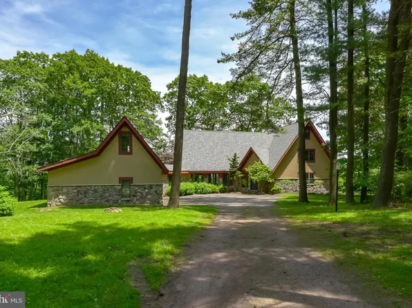 497 N Mountain Rd, Sweet Valley, PA 18656