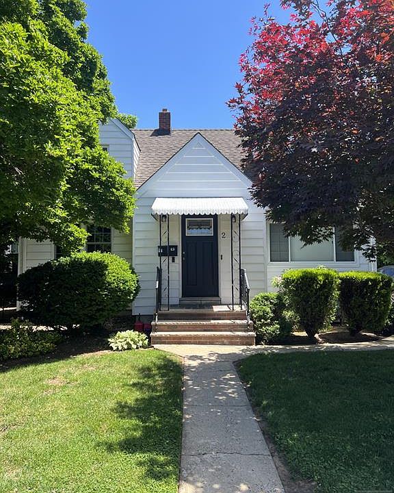 1st image of 2 Davis Dr