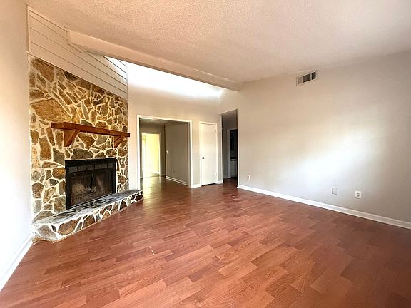 3rd image of 4101 Hawthorne Cir SE APT 2