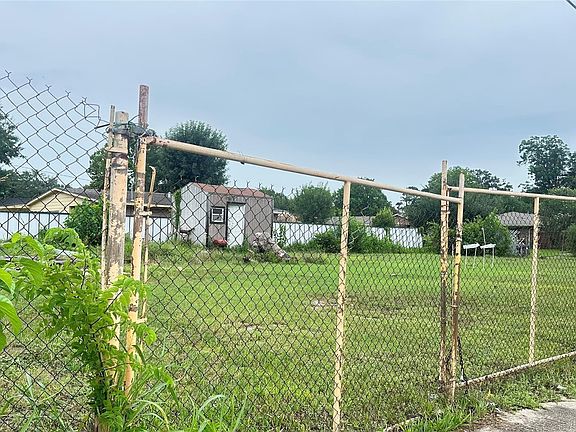 4th image of 1916 Peachwood Dr