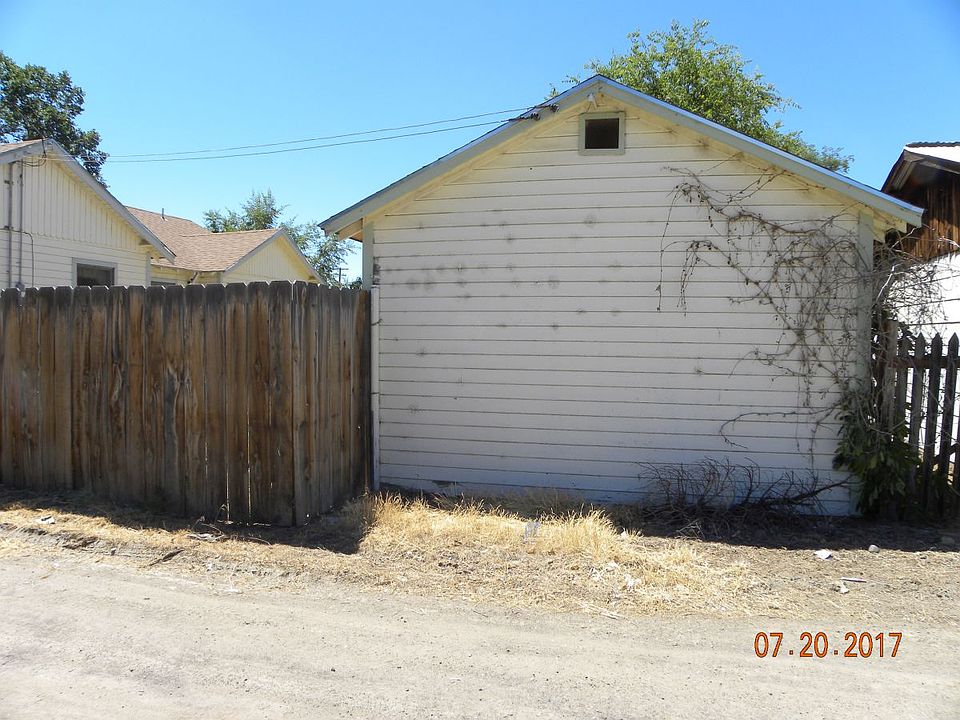 2nd image of 208 E 3rd St