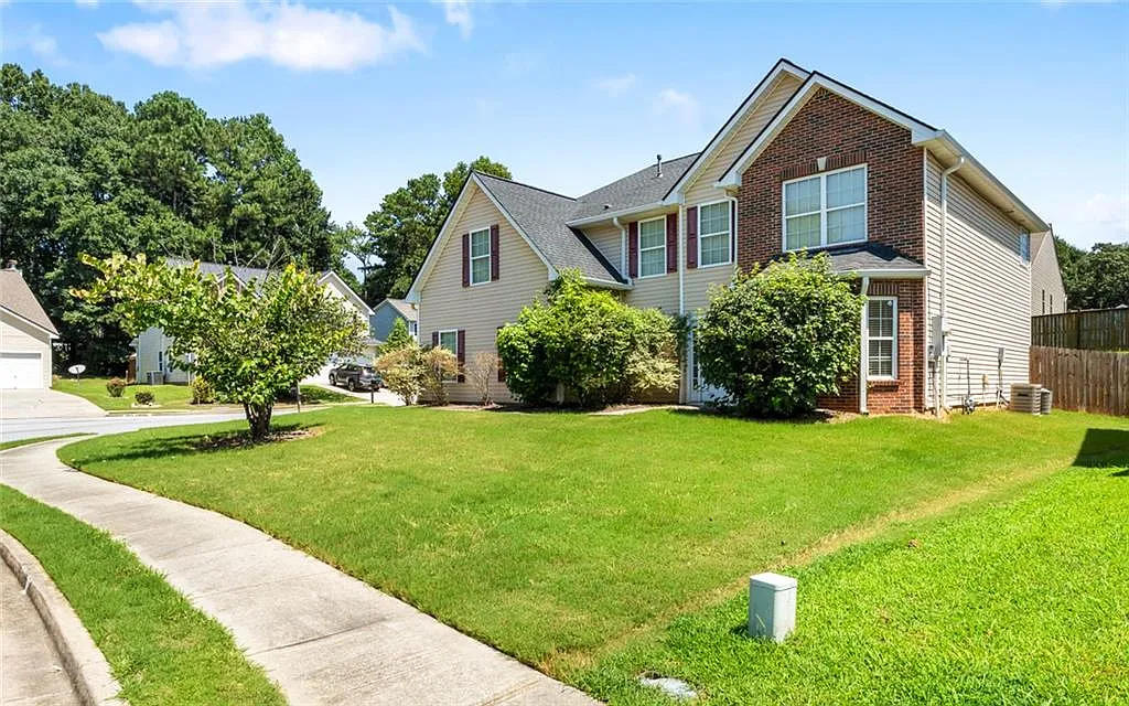 4 bed, 2.5 bath, 3015 sqft, $2,550 — Photo 2
