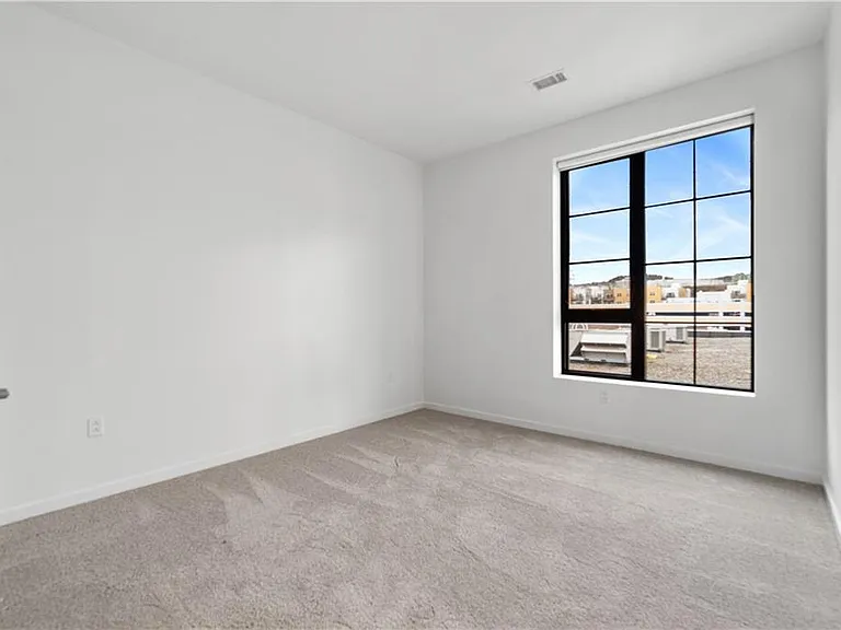 2635 Penn Ave #301 — Photo 5