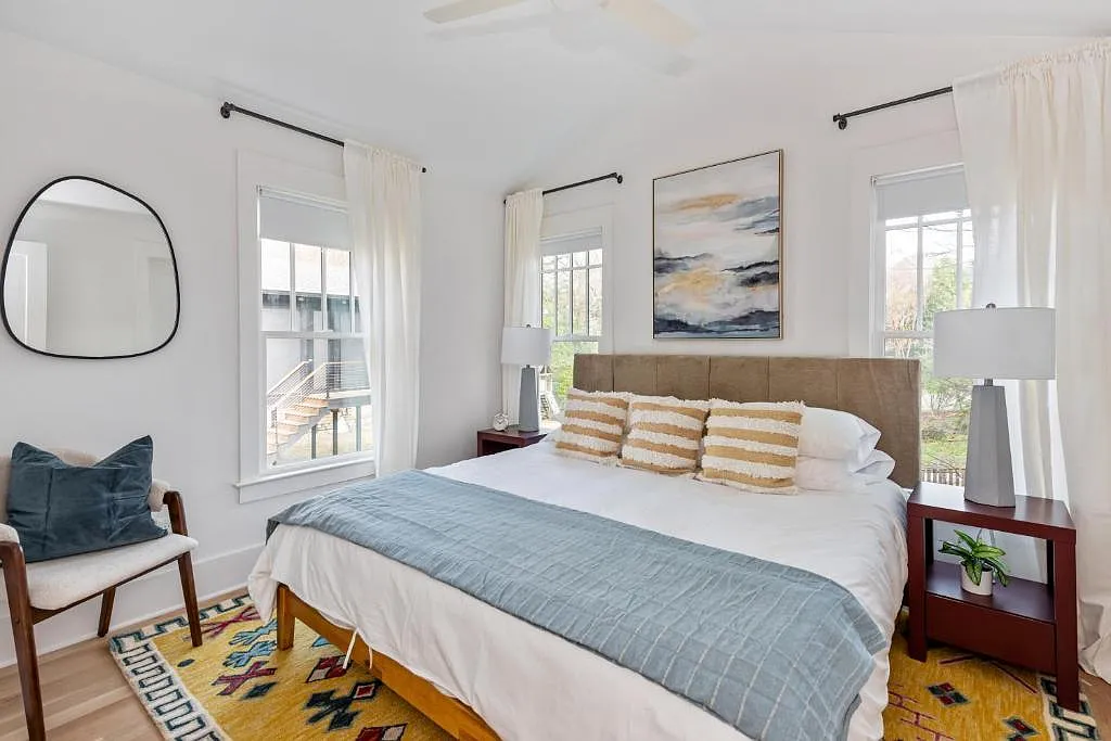 2 bed, 1.5 bath, 750 sqft, $3,200 — Photo 2
