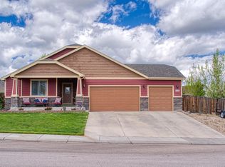 2202 Sawtooth Dr, Gillette, WY 82718