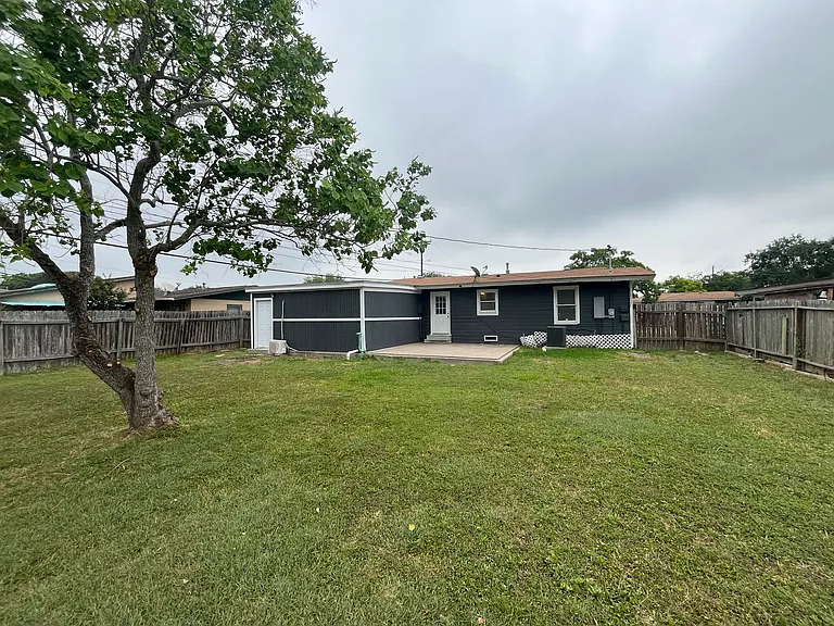 4801 Lansdown Dr — Photo 23