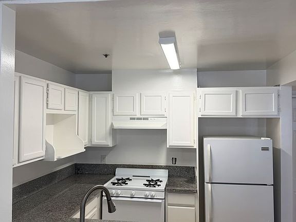 4th image of 521 S Manhattan Pl APT 206