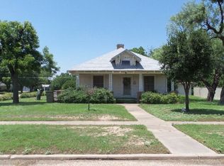 401 N 4th St, Ballinger, TX 76821