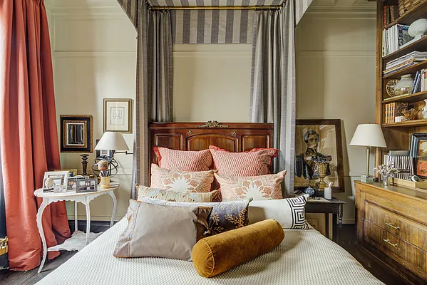 Sold by Compass | media 38