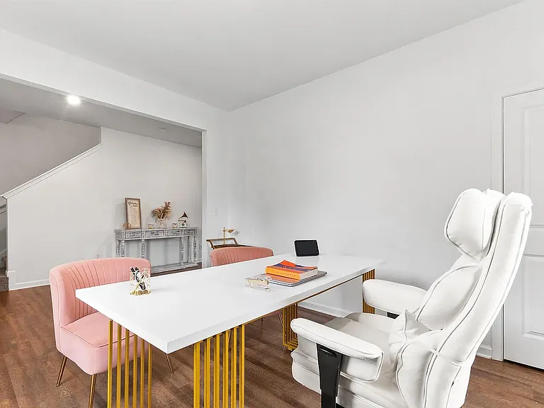 Flexible bonus room! Perfect for a home office, art studio, kids' playroom, or whatever your heart desires.