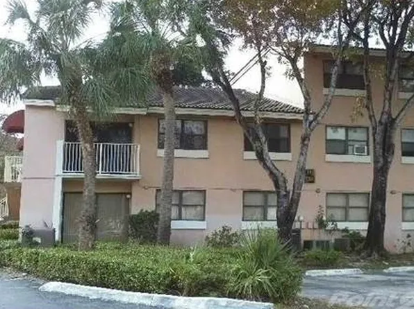 7210 NW 179th St APT 204, Hialeah, FL 33015