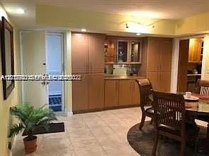 5005 Collins Ave #1422 — Photo 8