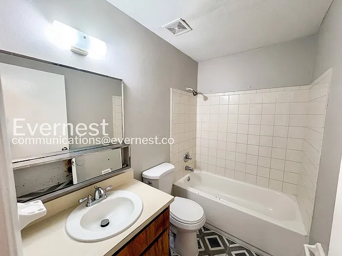 3058 Saint Paul Dr — Photo 14