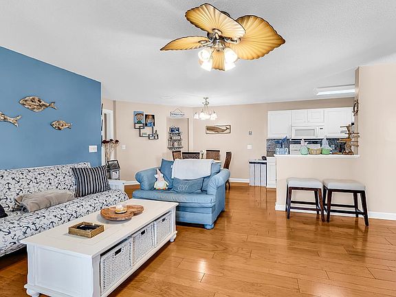 4th image of 4385 Daphne Ln. #H