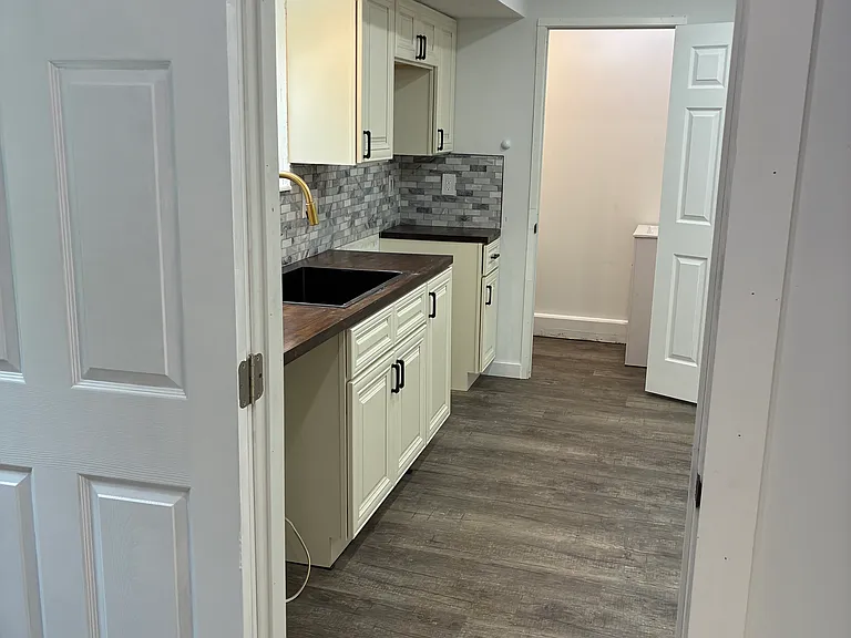 223 N Harmony St — Photo 7