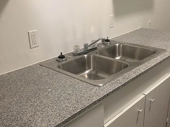 4th image of 3404 Navajo Dr