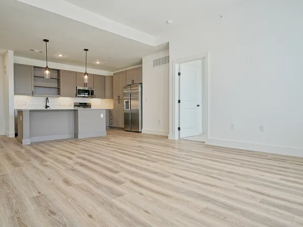 202 Oak Creek Way, New Braunfels, TX