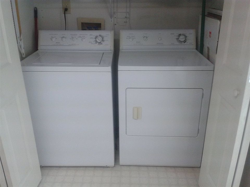2nd image of 636 E Sherwood Hills Dr