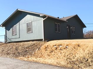 6205 Oak Grove Rd, Kansas City, KS 66106