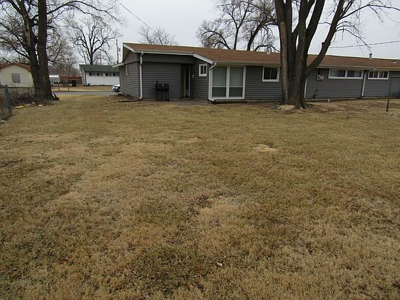 3rd image of 1418 Brittany Ave