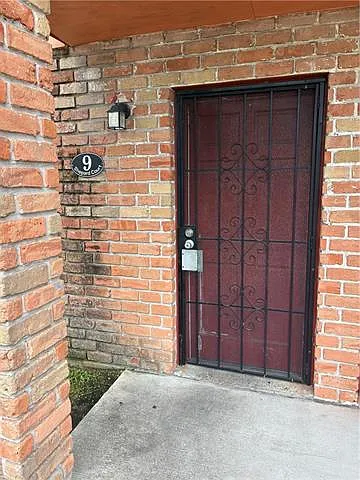 3 bed, 1.5 bath, 1292 sqft, $1,600 — Photo 2