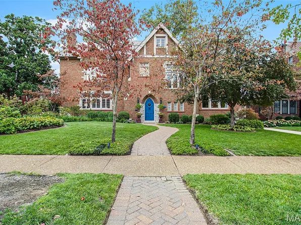 6331 Alexander Dr, Saint Louis, MO 63105