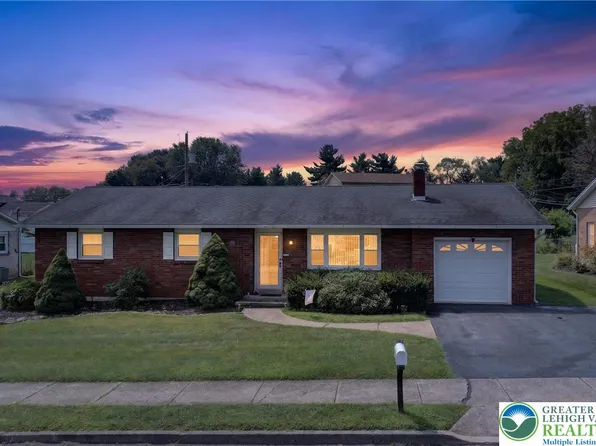 1130 Westbury Dr, Bethlehem, PA 18017