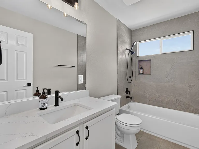 937 Lauren St — Photo 16