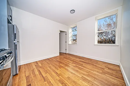 470 Pulaski St #3F Photo 1