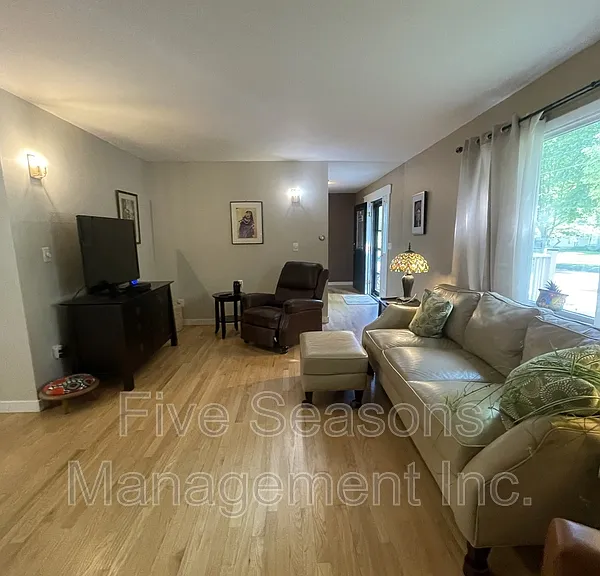 70 Pleasant Ave — Photo 20