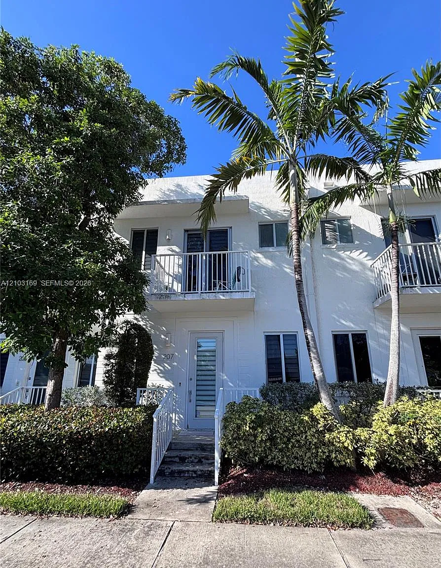 Weitzer Aventura Place Co — Photo 1