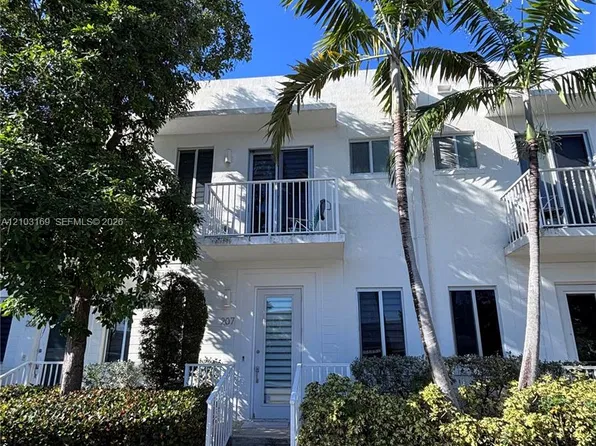 2641 NE 212th Ter Unit 207, Miami, FL 33180