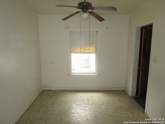 5th image of 938 Clower St