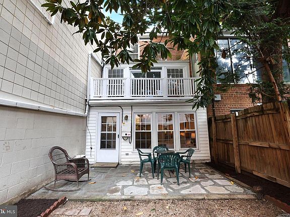 5th image of 906 New Hampshire Ave NW #1