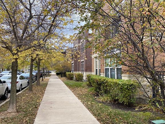 4th image of 824 E 38th Pl #D3105