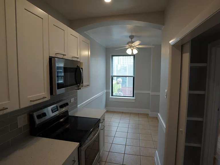10 W Elm St — Photo 26
