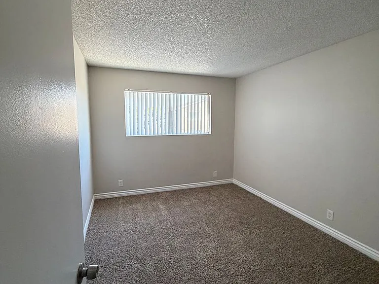Cordova Apartments — Photo 13
