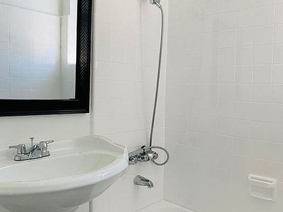 4th image of 1016 W 103rd St Unit 1