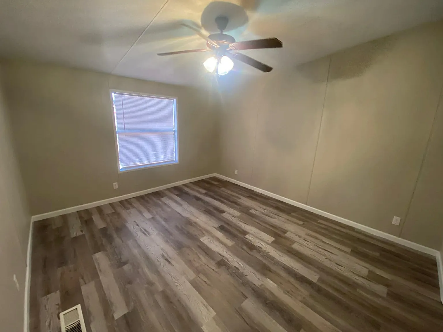 3 bed, 1120 sqft, $1,300 — Photo 4