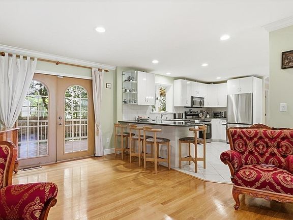 4th image of 25 Hamlet St Unit 25