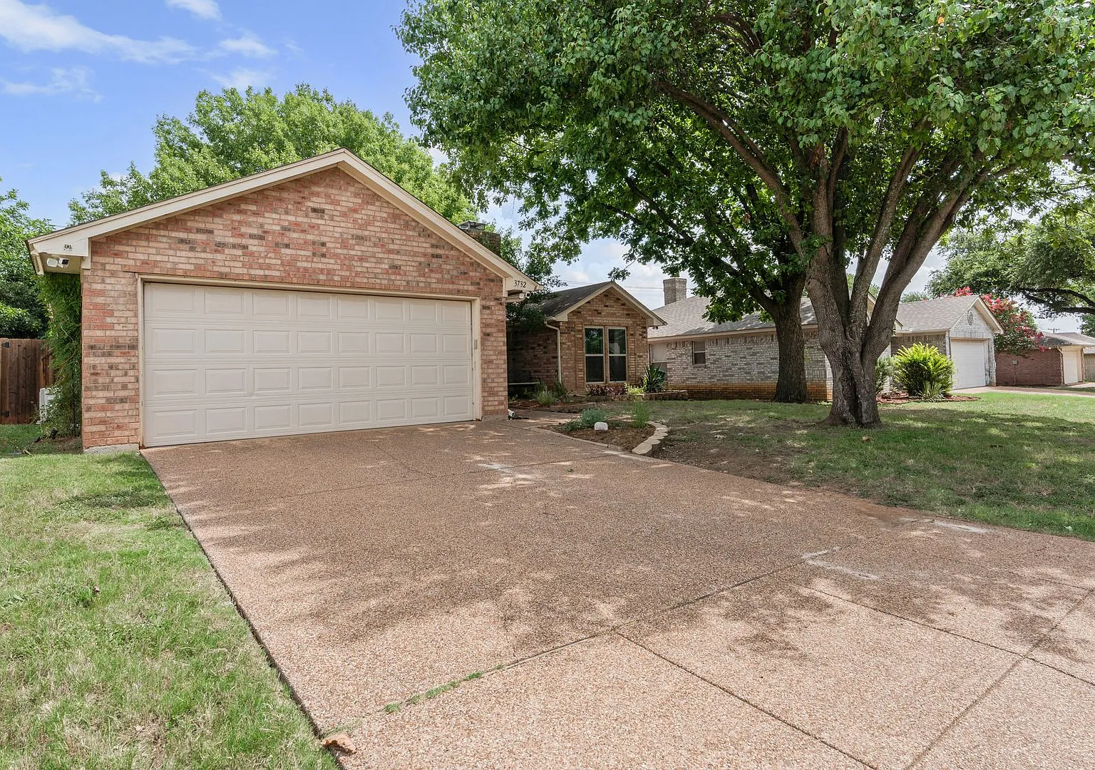 The Space You Want, the Updates You Love & a Backyard to Match! — Photo 1