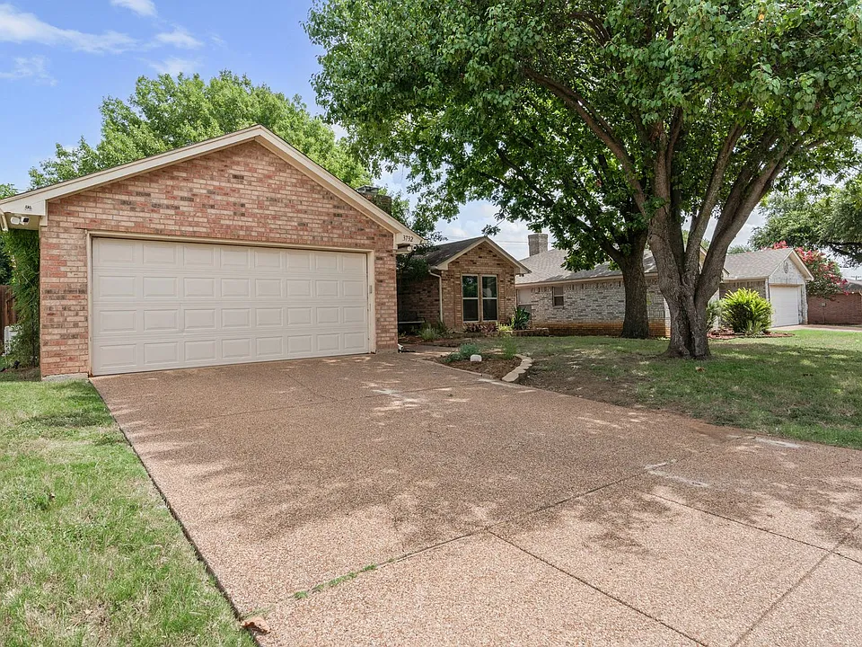 3732 Clear Brook Cir