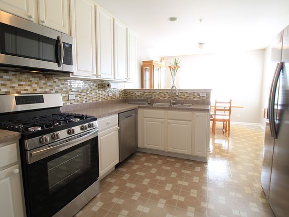5th image of 1171 Shorewood Ct