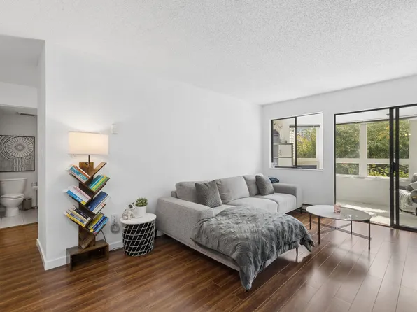 1155 Ross Rd #204, North Vancouver, BC V7K 1C6