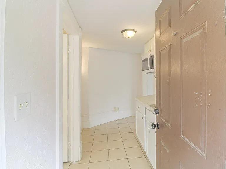 416 Douglas Ave — Photo 7