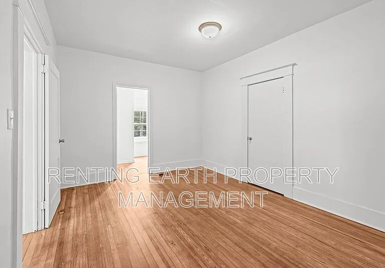 2320 Court R — Photo 10