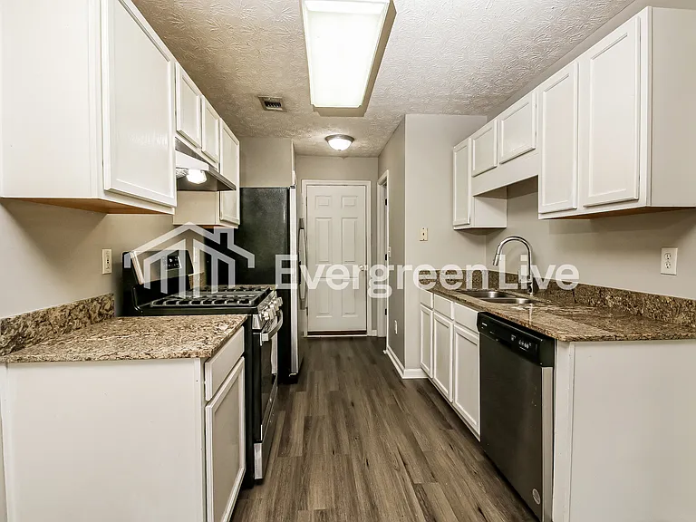 395 Lakeside Cir — Photo 7