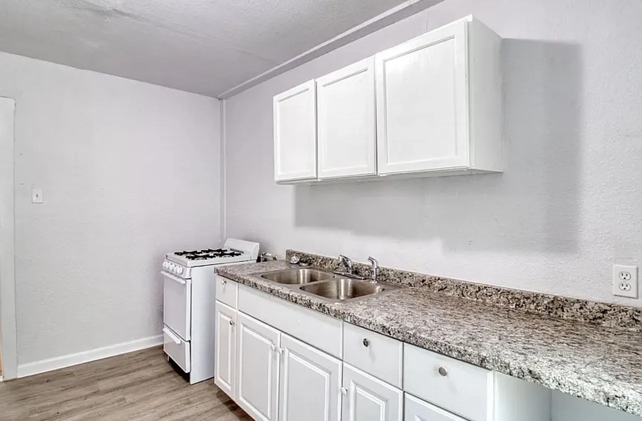 1 bed, $800 — Photo 1