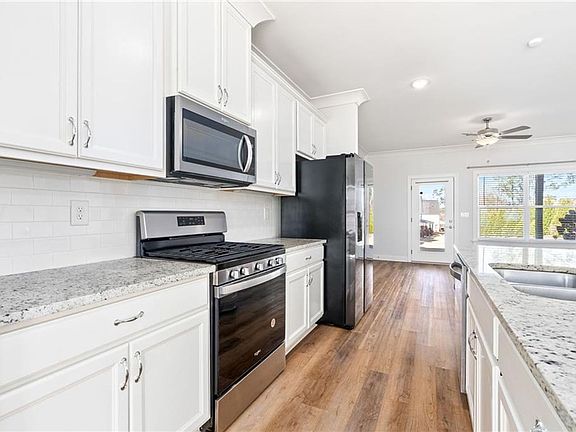 3rd image of 2808 Ridge Crest Ct